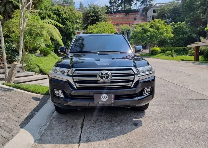 2016 Toyota Land Cruiser — 2