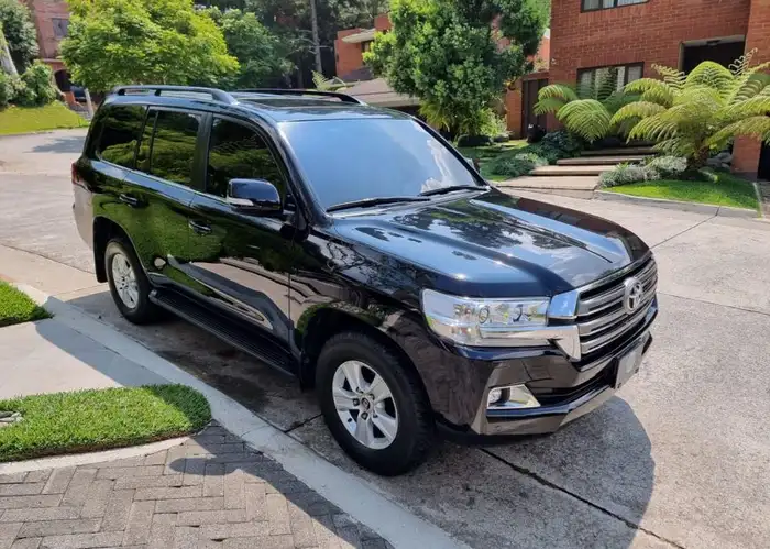 2016 Toyota Land Cruiser — 3