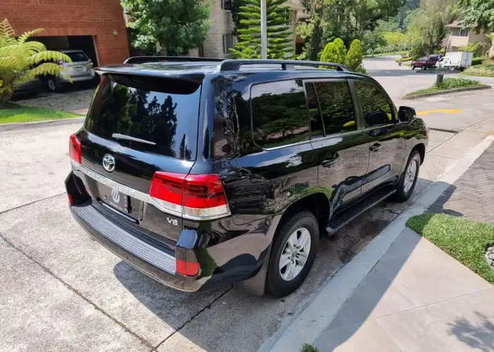 2016 Toyota Land Cruiser — 4