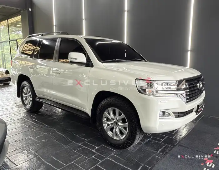 2018 Toyota Land Cruiser — 1