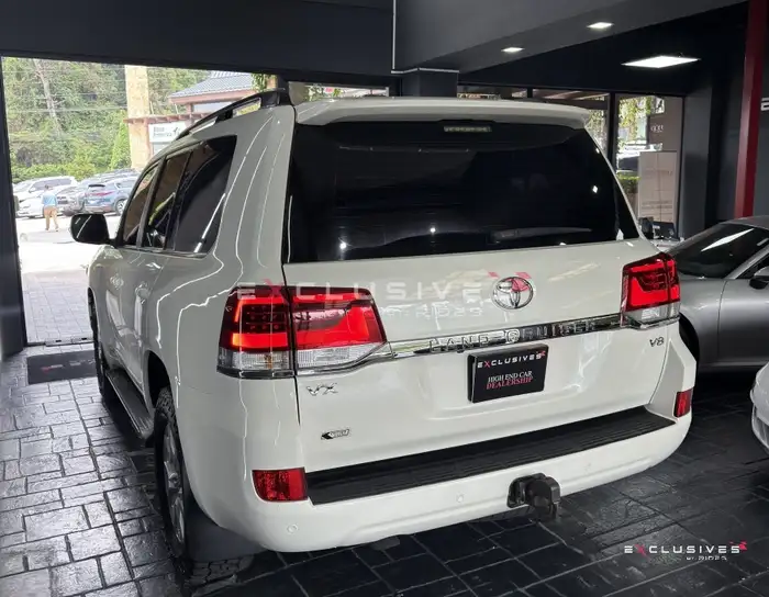 2018 Toyota Land Cruiser — 4