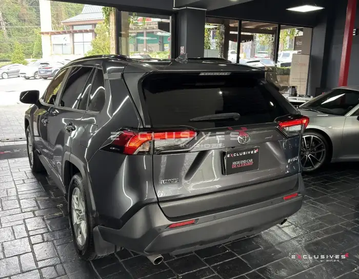 2020 Toyota RAV4 — 4