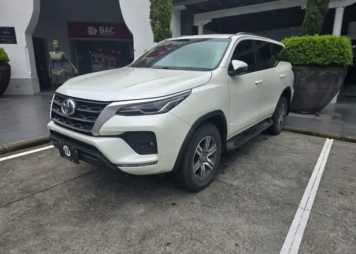 2022 Toyota Fortuner — 1