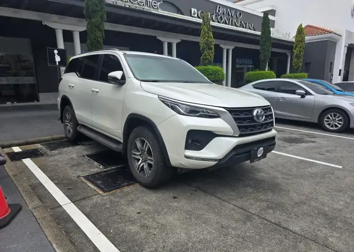 2022 Toyota Fortuner — 3