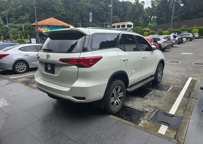 2022 Toyota Fortuner — 4
