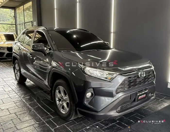2022 Toyota RAV4 — 1