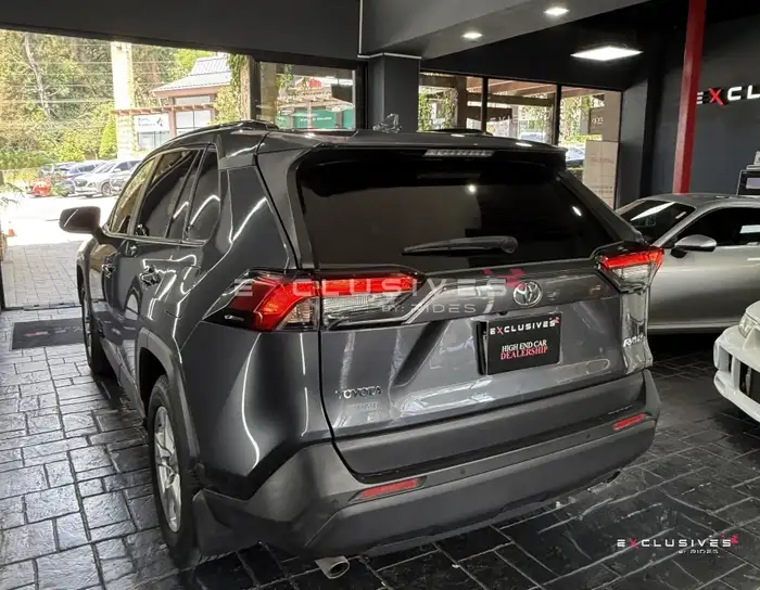 2022 Toyota RAV4 — 4