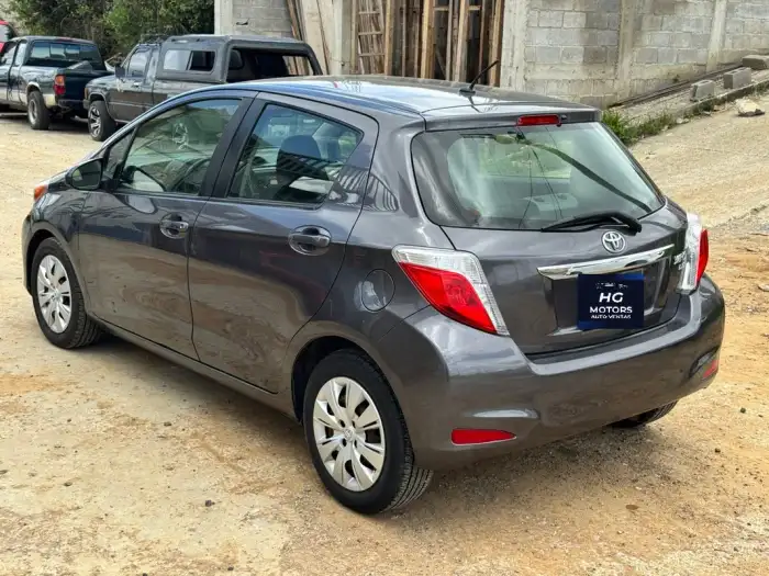 2013 Toyota Yaris — 4