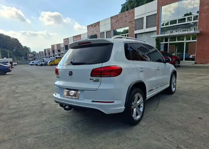2016 Volkswagen Tiguan — 4