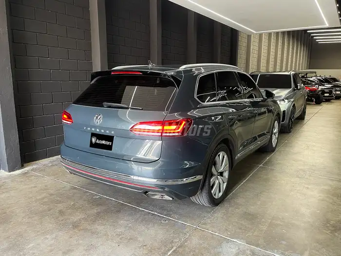 2020 Volkswagen TOUAREG — 2