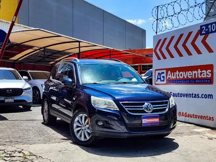 2011 Volkswagen Tiguan — 3