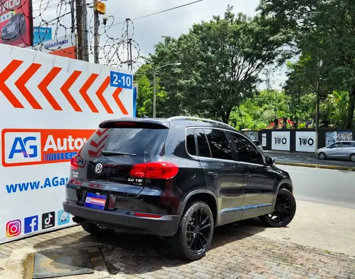 2013 Volkswagen Tiguan — 4