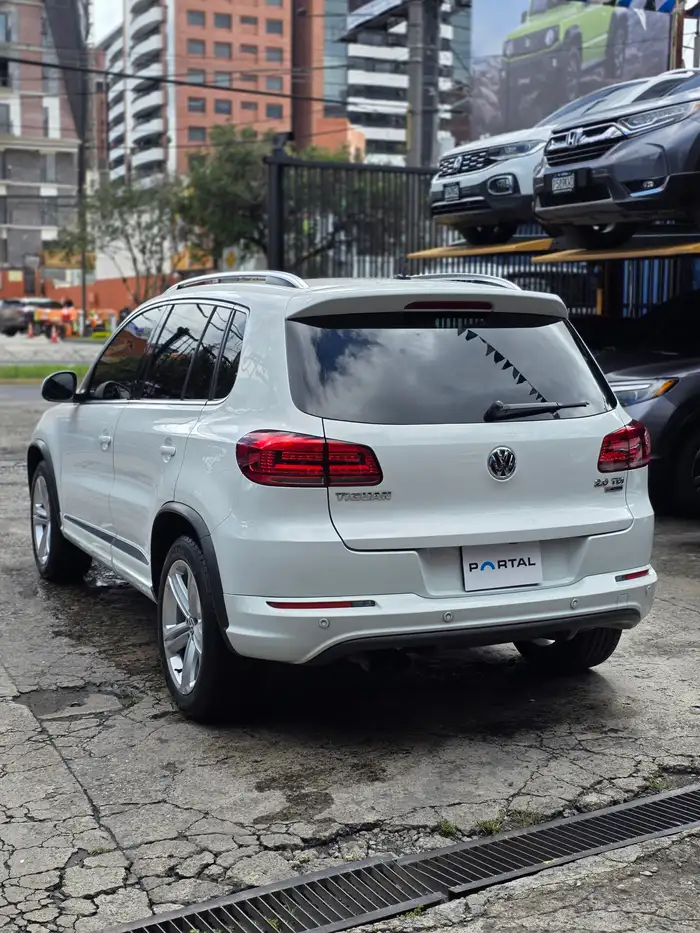 2016 Volkswagen Tiguan — 4