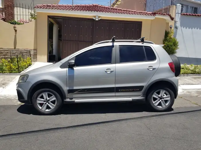 2011 Volkswagen CROSS FOX — 2