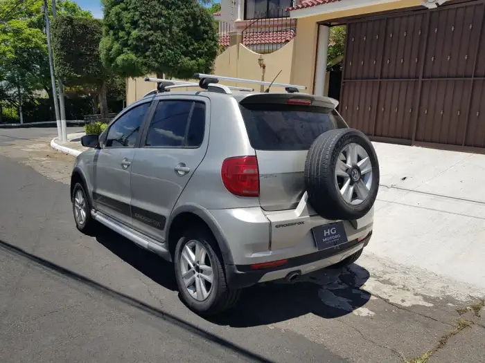 2011 Volkswagen CROSS FOX — 3