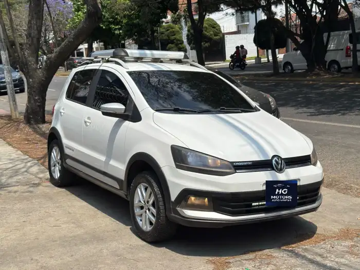 2016 Volkswagen CROSS FOX — 1