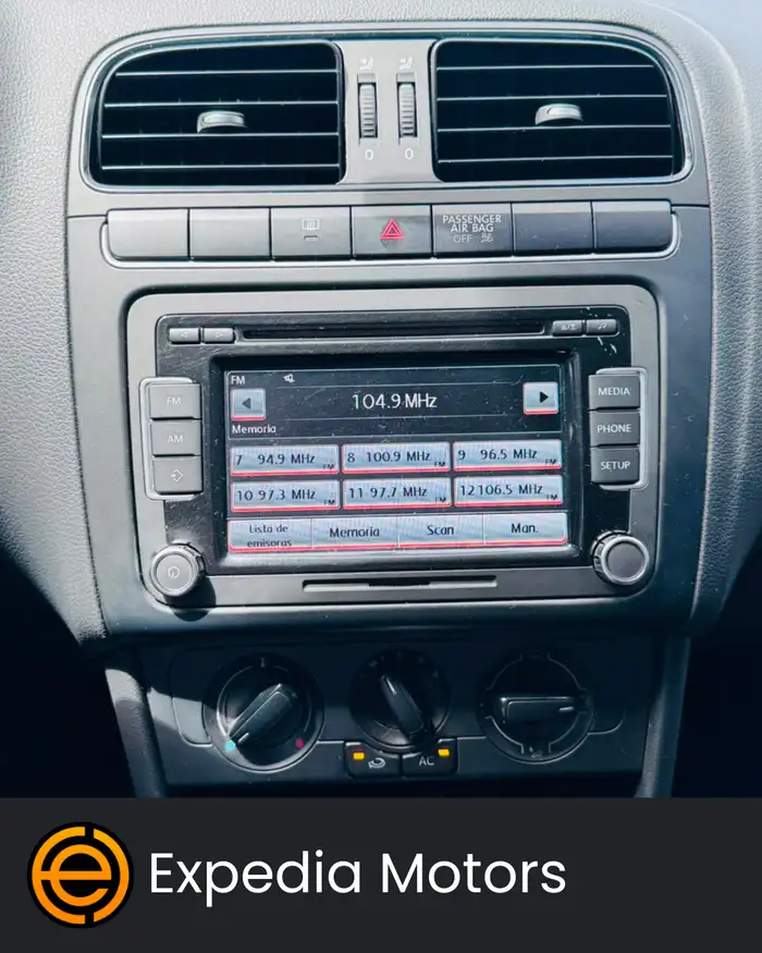 2014 Volkswagen POLO — 4
