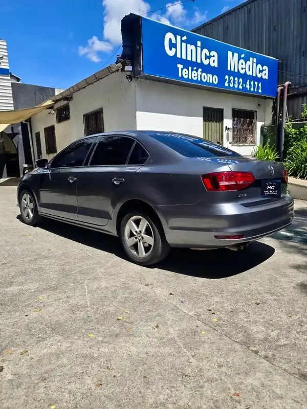 2015 Volkswagen JETTA — 4
