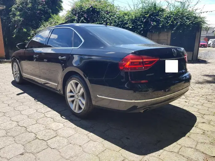 2016 Volkswagen PASSAT — 4