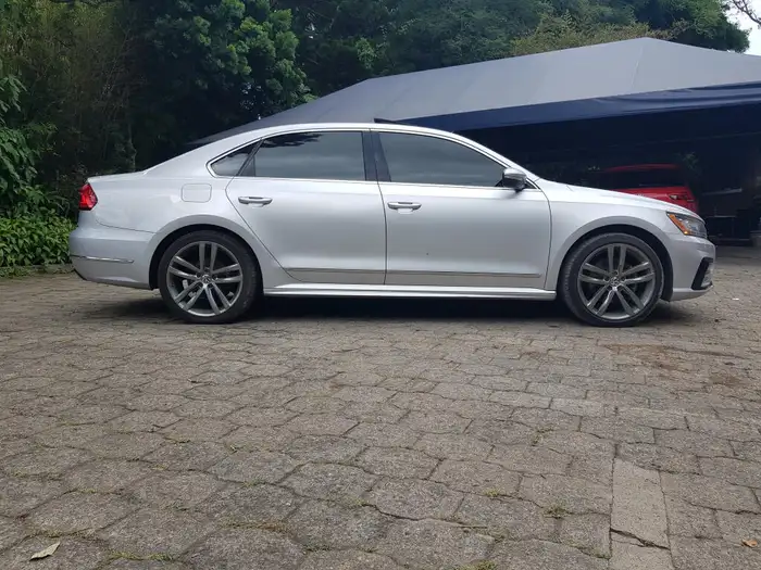 2016 Volkswagen PASSAT R — 2