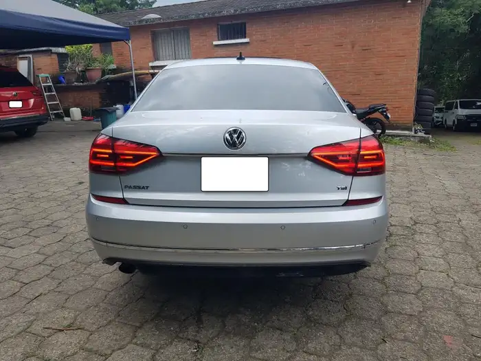 2016 Volkswagen PASSAT R — 4