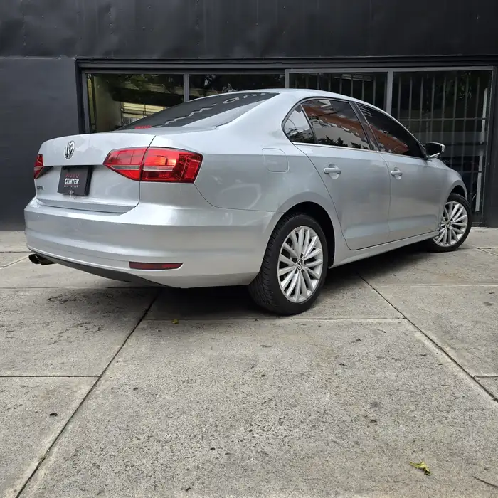 2015 Volkswagen JETTA — 4