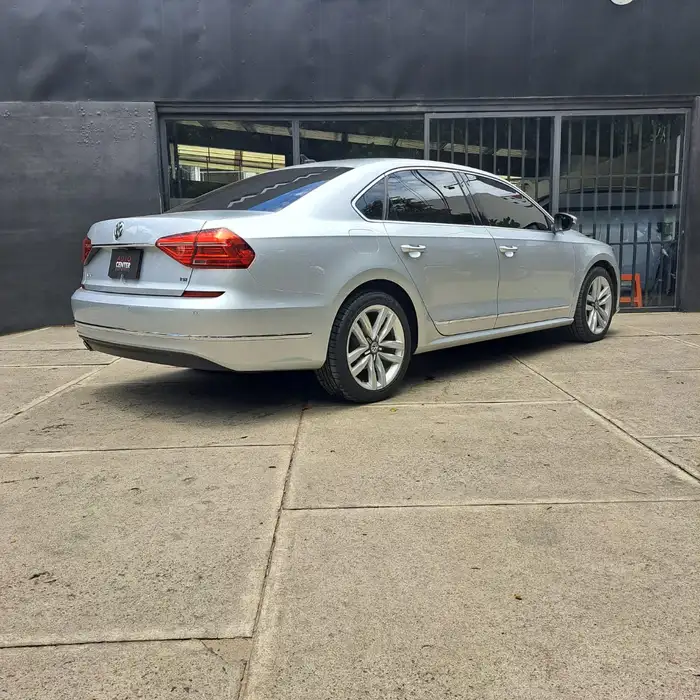 2016 Volkswagen PASSAT — 4
