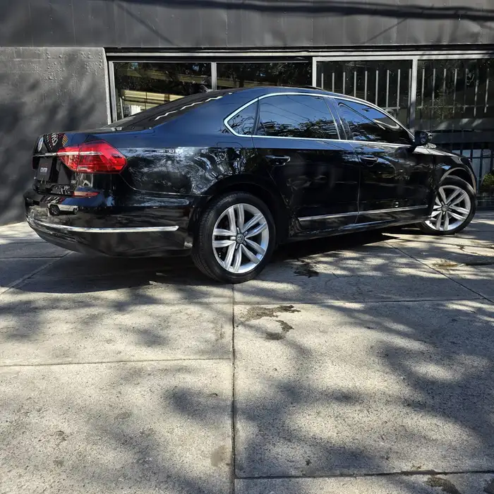 2016 Volkswagen PASSAT — 4