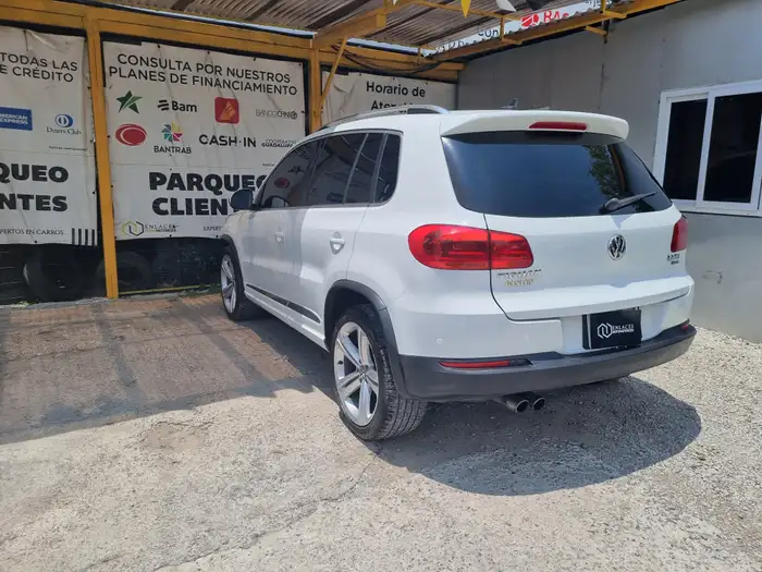 2014 Volkswagen Tiguan — 4