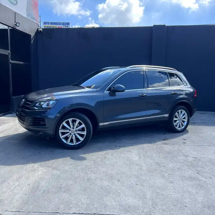 2014 Volkswagen TOUAREG — 1