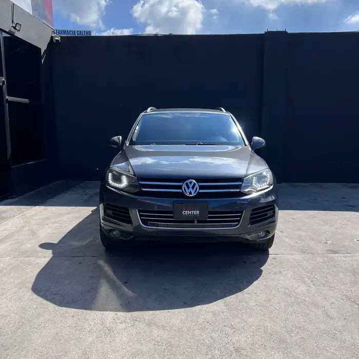 2014 Volkswagen TOUAREG — 2
