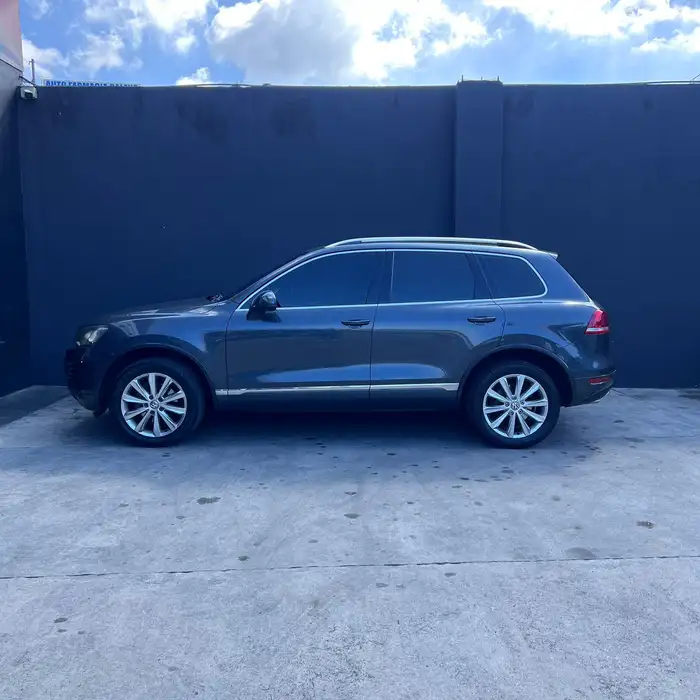 2014 Volkswagen TOUAREG — 3