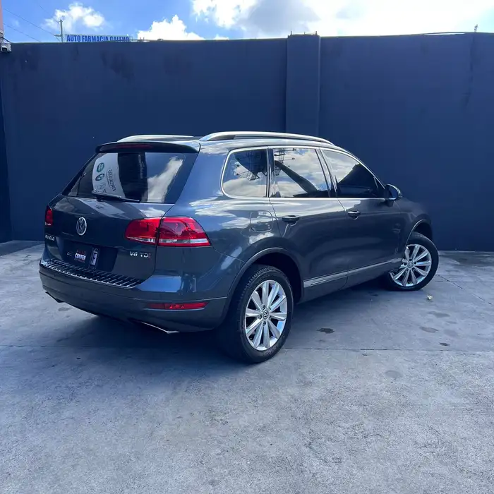 2014 Volkswagen TOUAREG — 4
