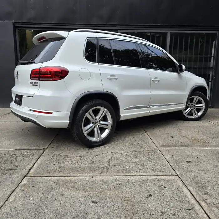 2016 Volkswagen Tiguan — 4