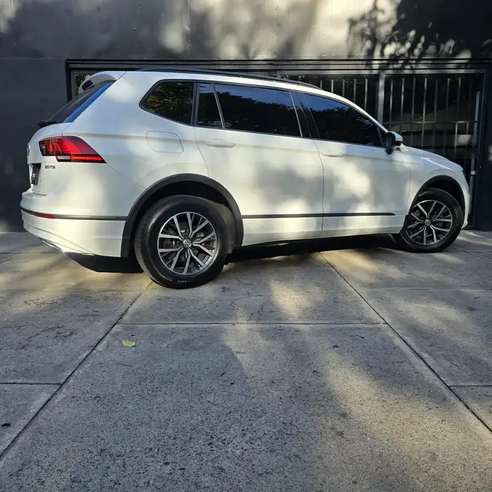 2021 Volkswagen Tiguan — 4