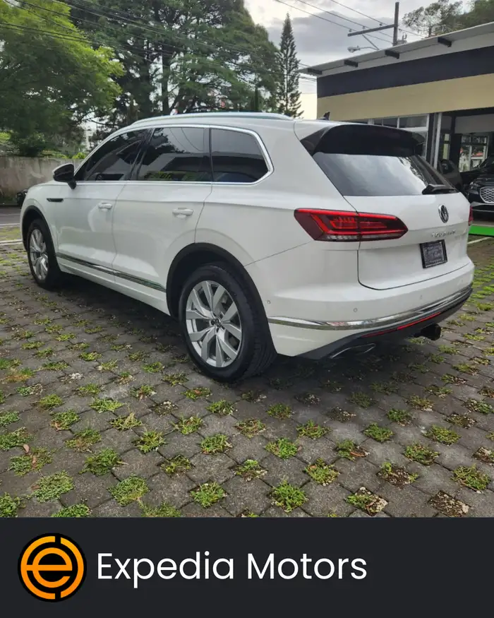 2022 Volkswagen TOUAREG — 3