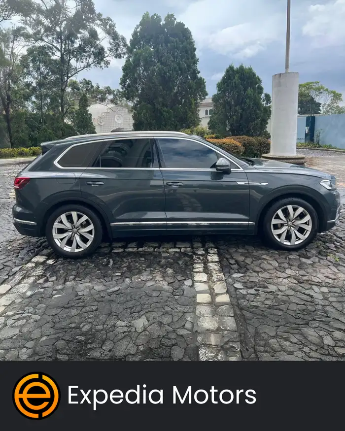 2022 Volkswagen TOUAREG — 2