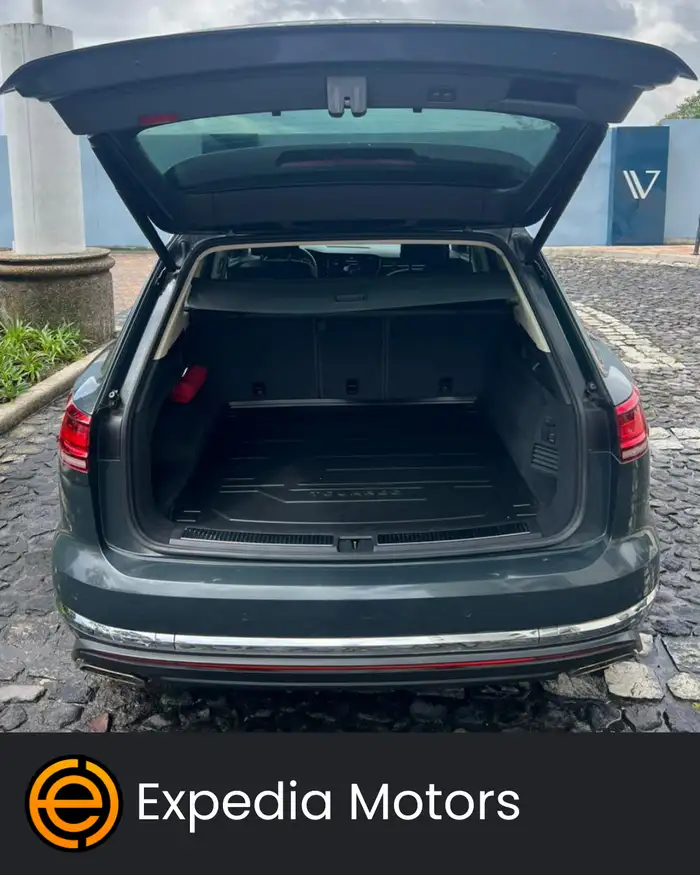 2022 Volkswagen TOUAREG — 4