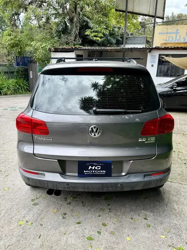 2012 Volkswagen Tiguan — 3