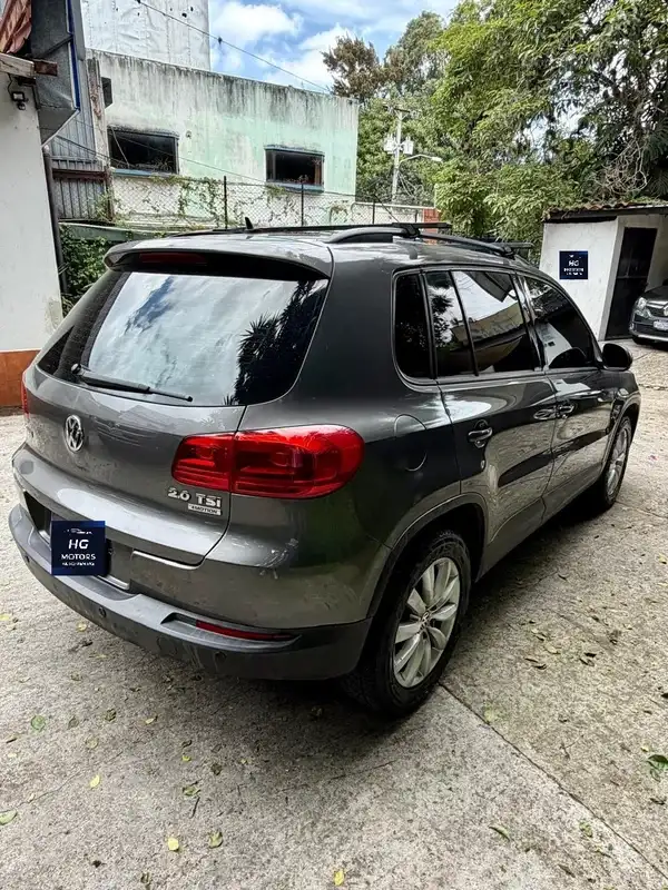 2012 Volkswagen Tiguan — 4