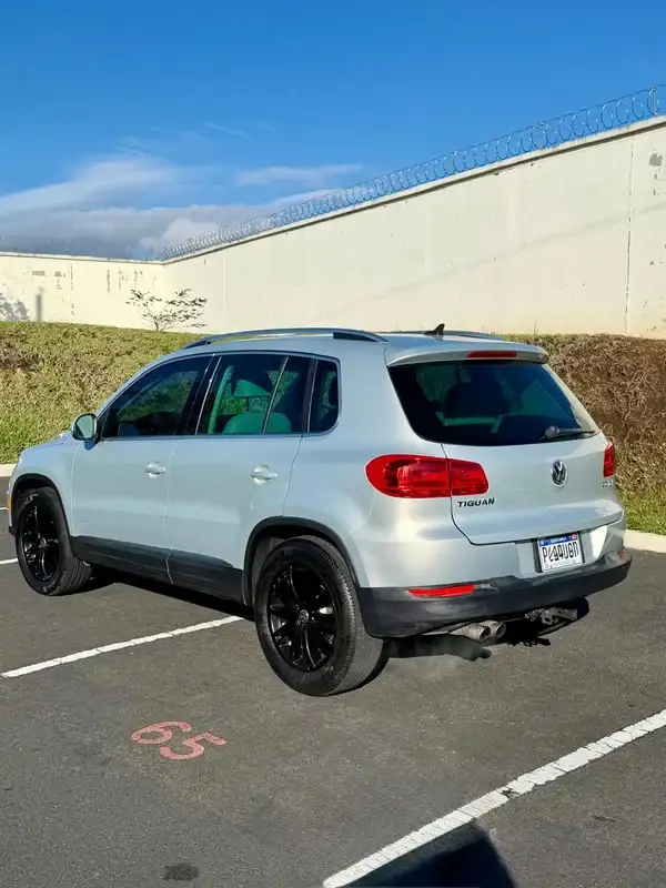 2013 Volkswagen Tiguan — 4