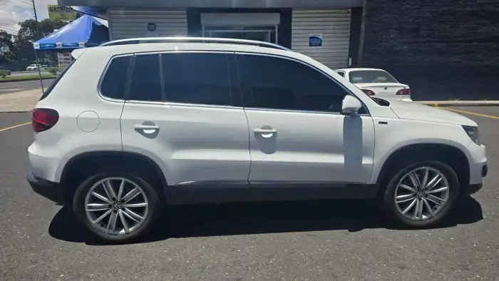 2016 Volkswagen Tiguan RLINE — 2
