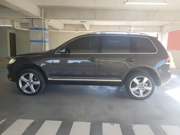 2008 Volkswagen TOUAREG — 2
