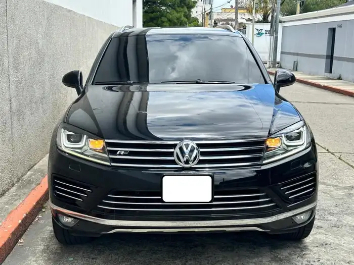 2015 Volkswagen TOUAREG — 2