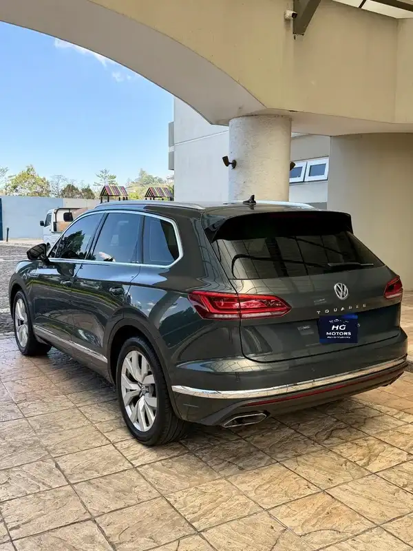 2020 Volkswagen TOUAREG — 2