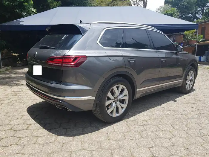 2023 Volkswagen TOUAREG — 3