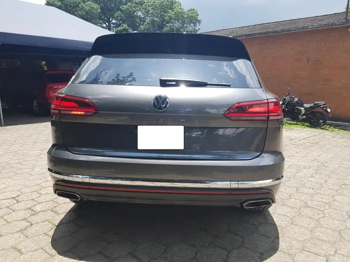 2023 Volkswagen TOUAREG — 4