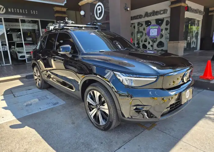 2023 Volvo XC40 — 2